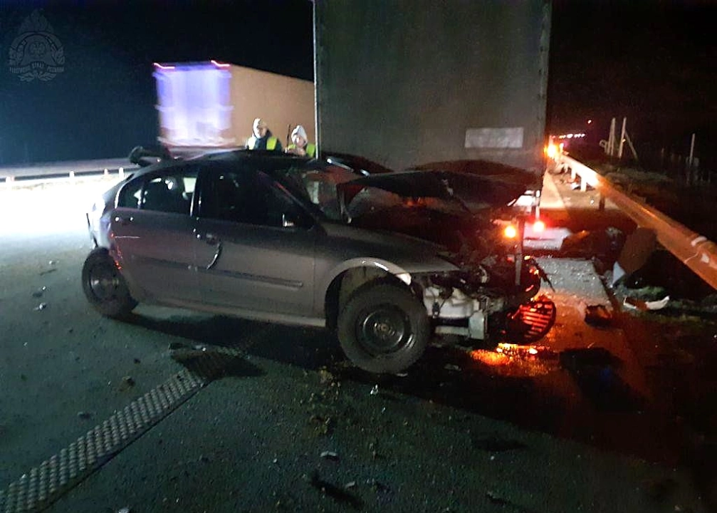 Wypadek na A1: Uderzenie osobowego renault w ciężarówkę