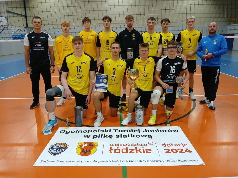 EKS Skra Bełchatów wygrywa siatkarską rywalizację juniorów w Radomsku