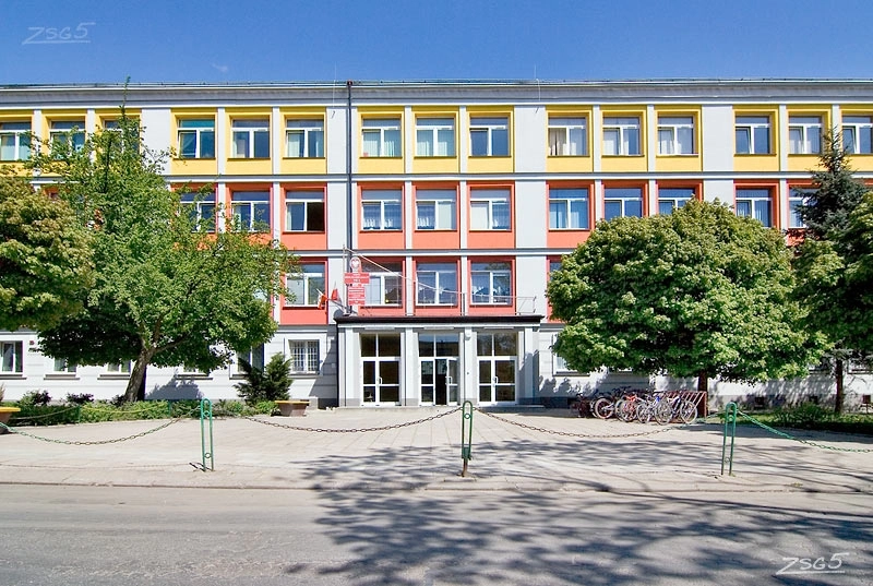 Osiem firm chce budować Wielofunkcyjne Centrum Sportowe przy PSP 9 w Radomsku. Wszystkie oferty przekraczają budżet