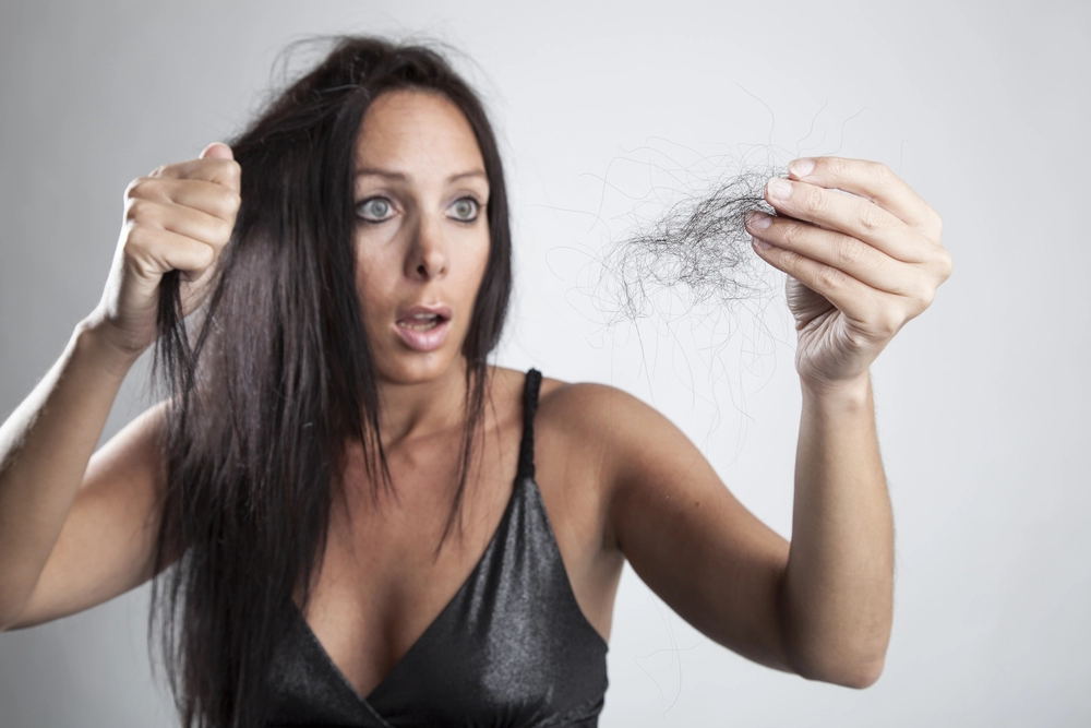 Wypadanie włosów – przyczyny i metody zapobiegawcze