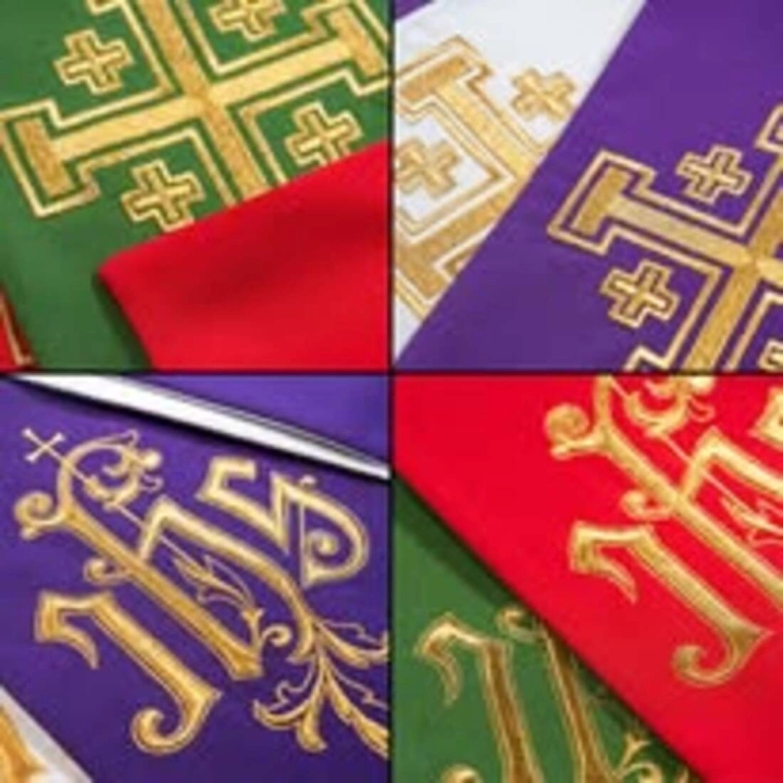 Ręczne wykończenia w odzieży liturgicznej – czy robią różnicę?