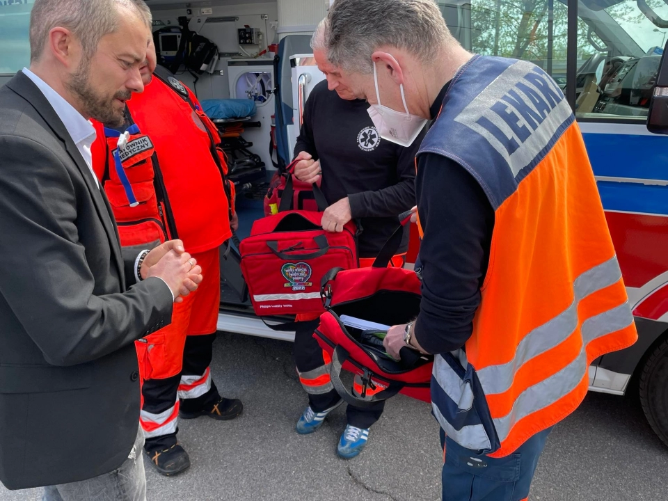 Radomsko: ratownicy medyczni otrzymali od WOŚP przenośne aparaty USG
