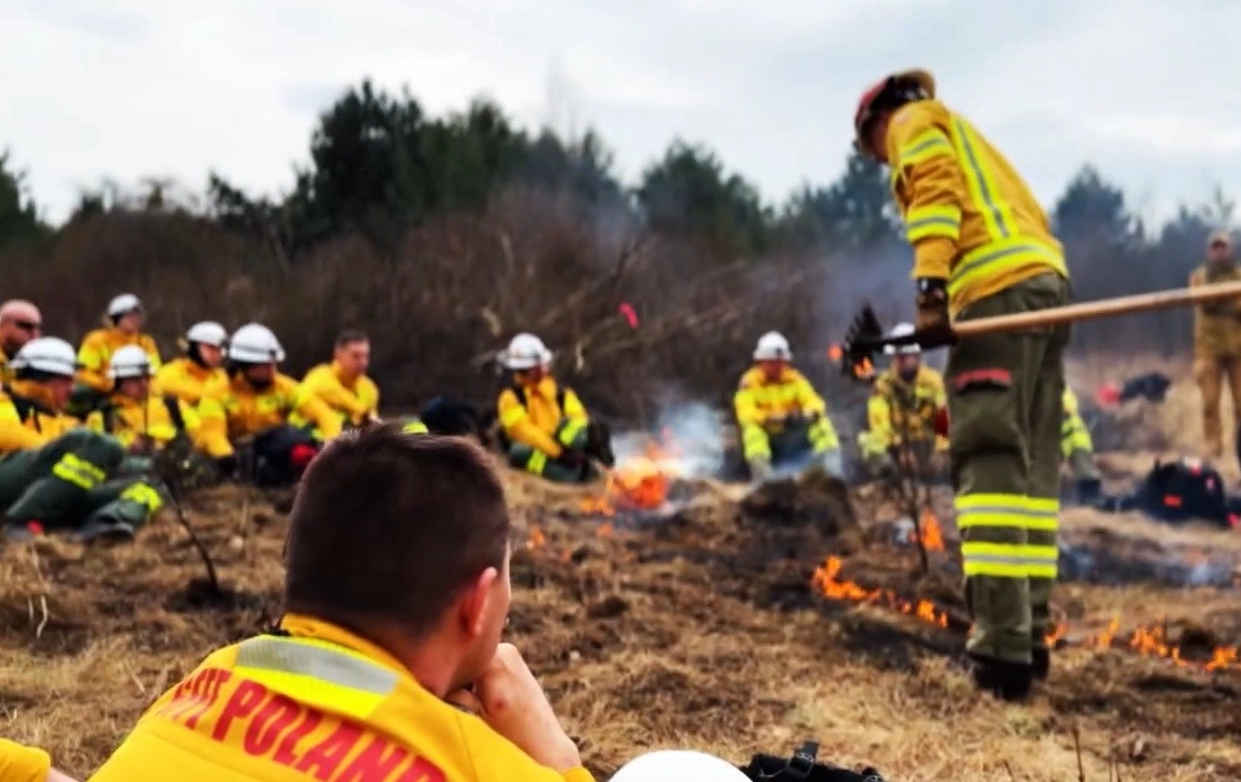 [WIDEO] Specjalistyczne ćwiczenia strażaków GFFF w gminie Przedbórz