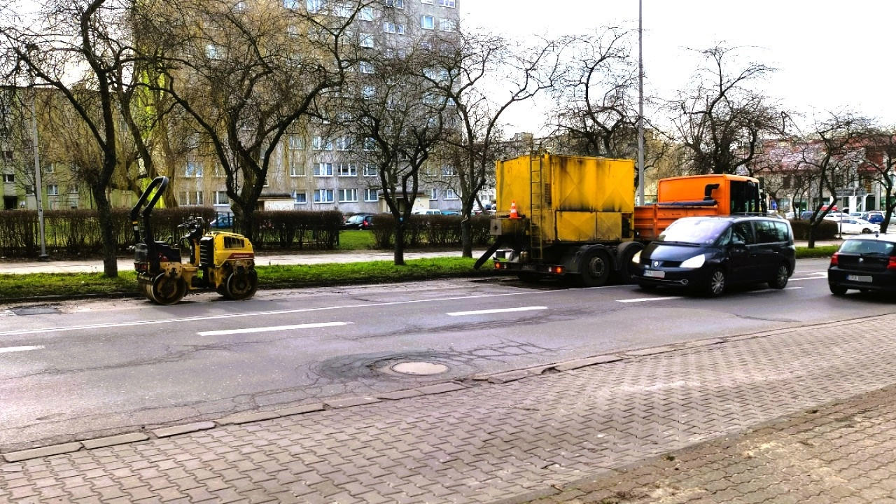 W Radomsku rozpoczęła się pozimowa naprawa dróg