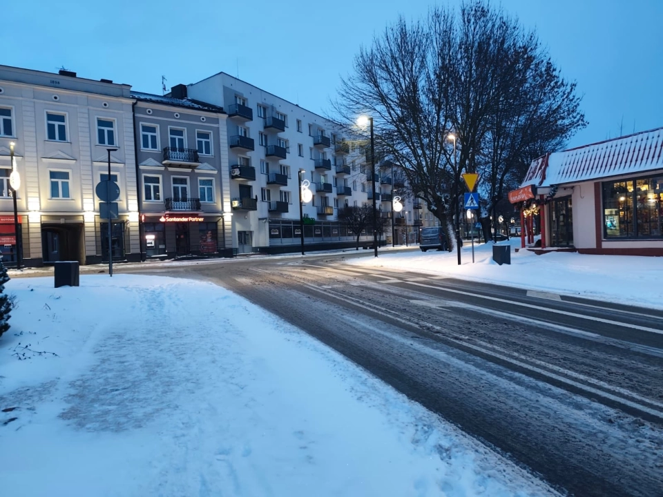 Gołoledź, mróz i intensywne opady śniegu. IMGW alarmuje