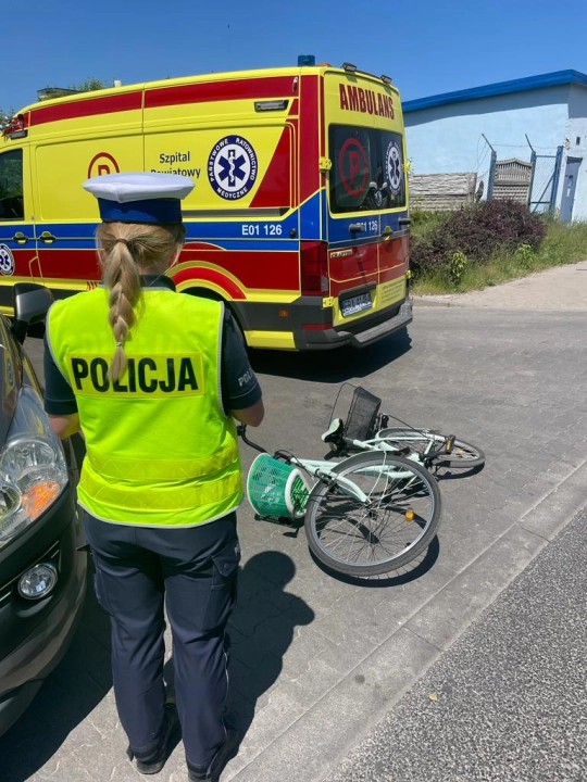 Radomsko: 70-latka prowadziła po chodniku rower. Została potrącona