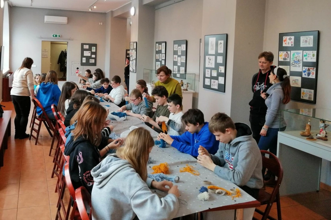 Warsztaty tworzenia ozdób choinkowych w Muzeum Regionalnym w Radomsku