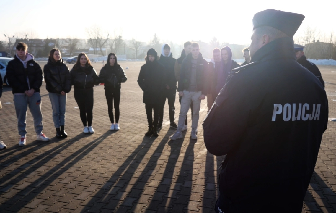 Pierwsza zima za kierownicą. Edukacyjna akcja policji w Radomsku