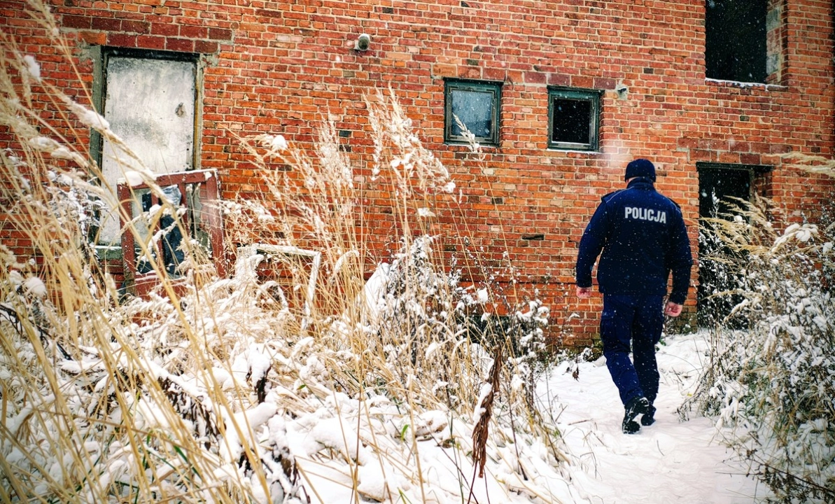 Zimowe mrozy. Policja sprawdza miejsca przebywania osób bezdomnych