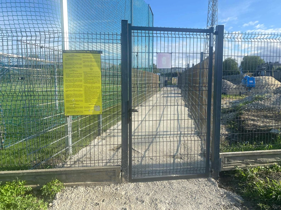 Zmiany na stadionie przed meczem IV ligi z Sokołem Aleksandrów Łódzki