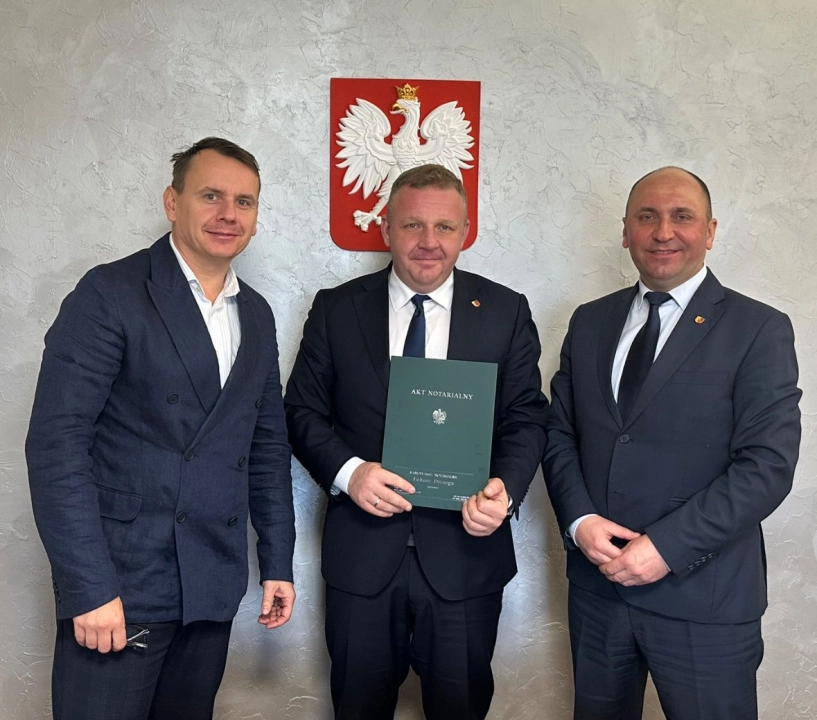 Podpisano akt notarialny. Budynek przy ul. Sucharskiego kupiony przez Powiat