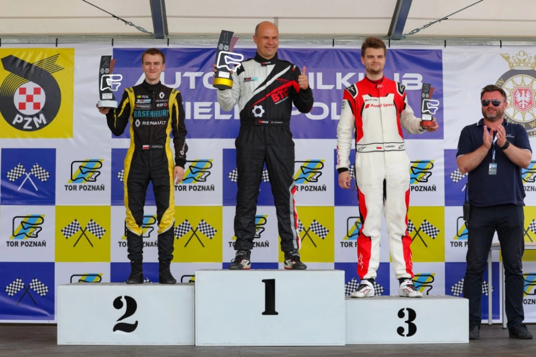 Łukasz Stolarczyk odnosi kolejne zwycięstwo Wyścigowych Samochodowych Mistrzostwach Polski