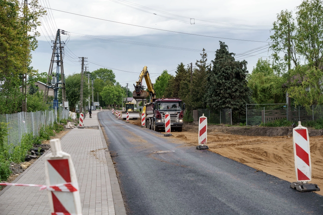 Budowa nowej drogi w  Bąkowej Górze na ostatniej prostej