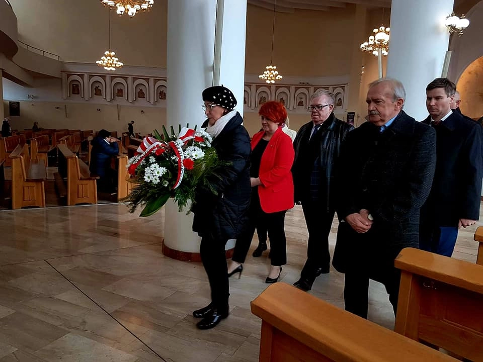 Kwiaty od Anny Milczanowskiej w rocznicę katastrofy smoleńskiej