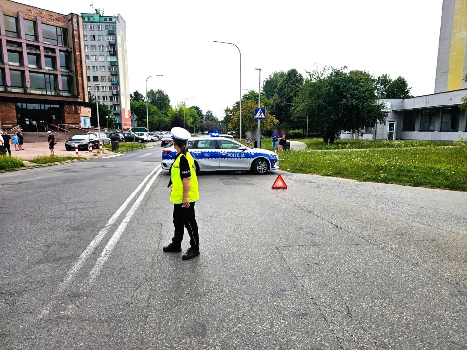 Na ul. Piastowskiej w Radomsku 76-latek potrącił na przejściu 72-latka