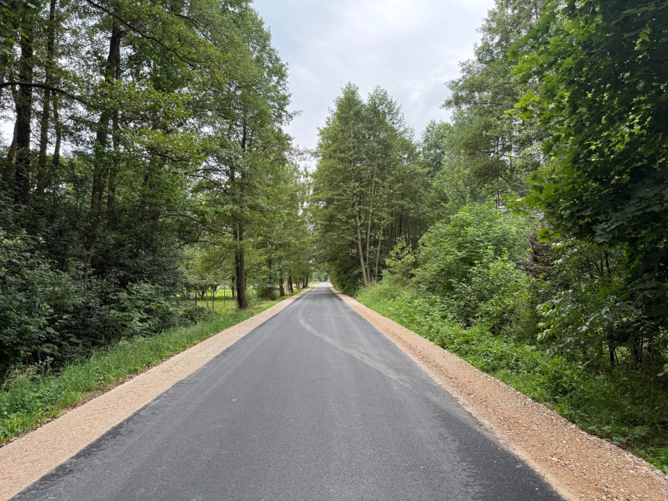 Nowa nawierzchnia na trasie Lipowczyce–granica powiatu