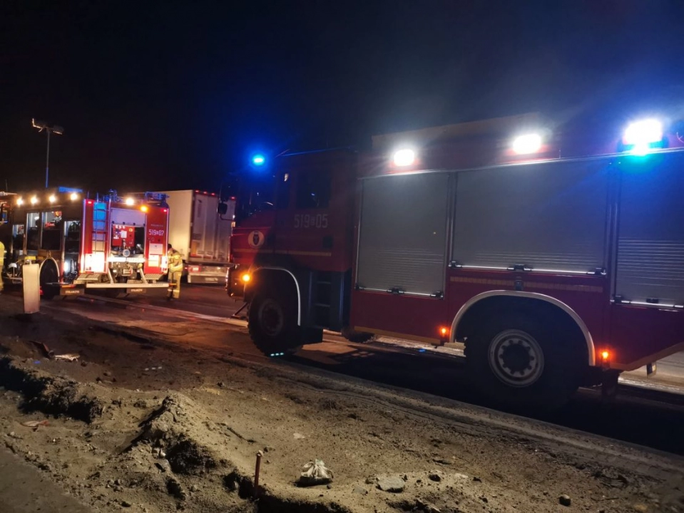 Strażacy z Kamieńska gasili cieżarówkę na DK1