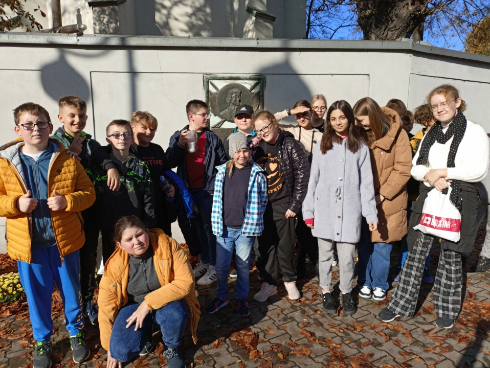 PSP 2 w Radomsku uczestniczyła w akcji „Szkoła Pamięta”