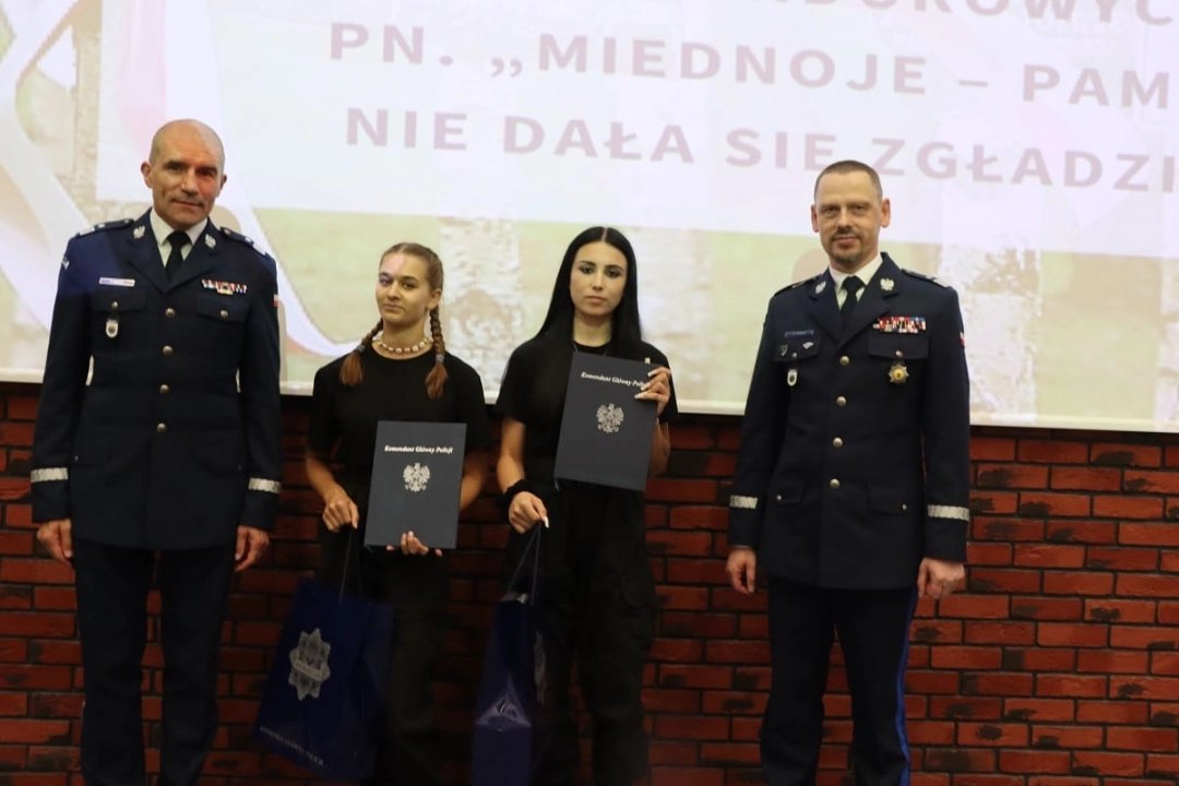 Uczennice „Mechanika” w Radomsku wśród laureatów konkursu dla policyjnych klas mundurowych