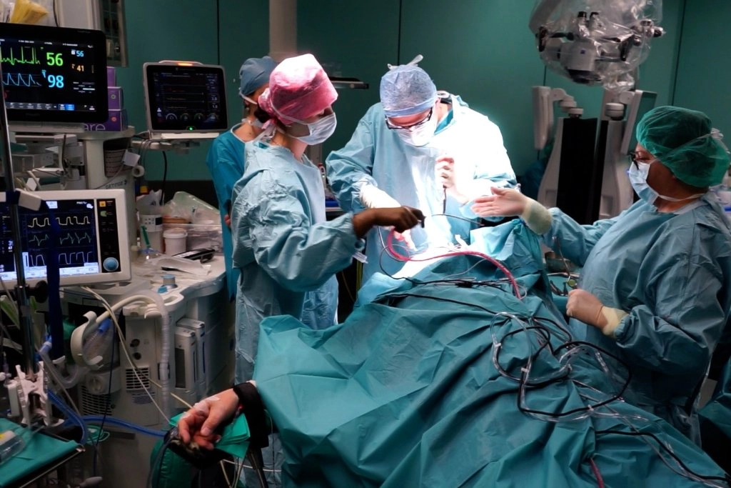 Pierwsza taka operacja w Polsce. Przełom w leczeniu glejaka w Łodzi