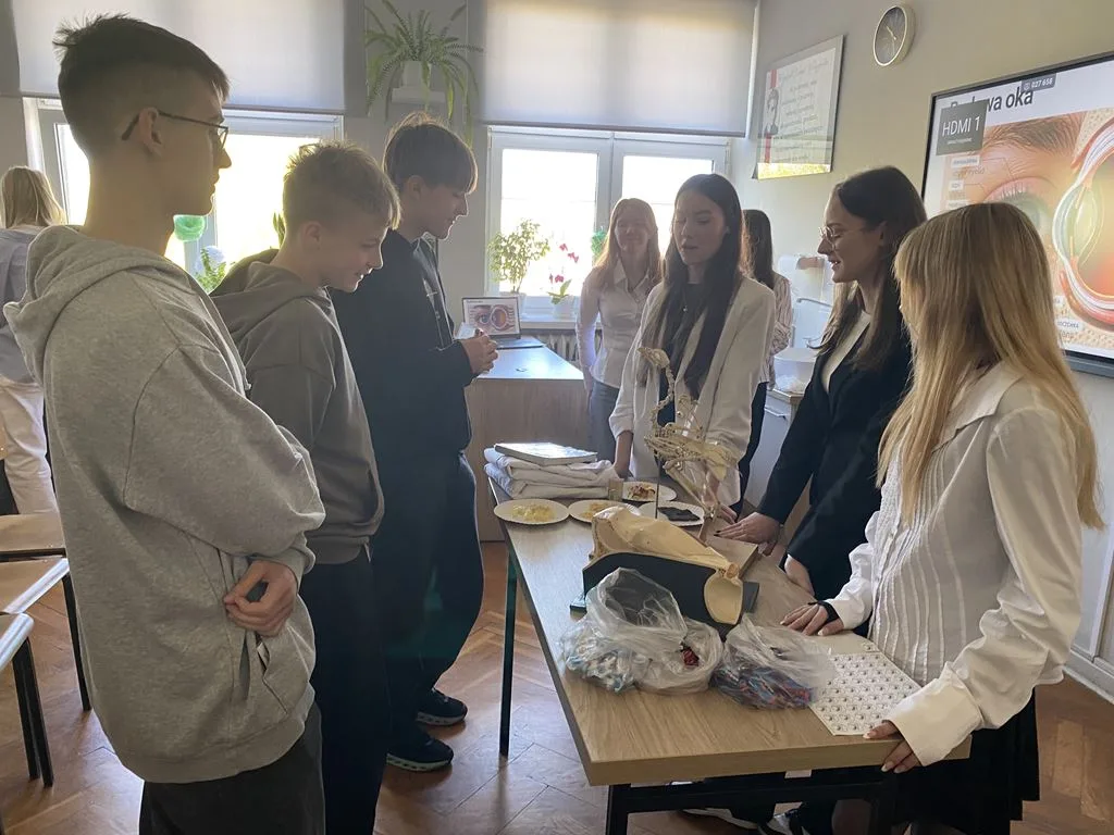 Dzień Owarty w II LO w Radomsku. Ósmoklasiści poznali szkołę od środka