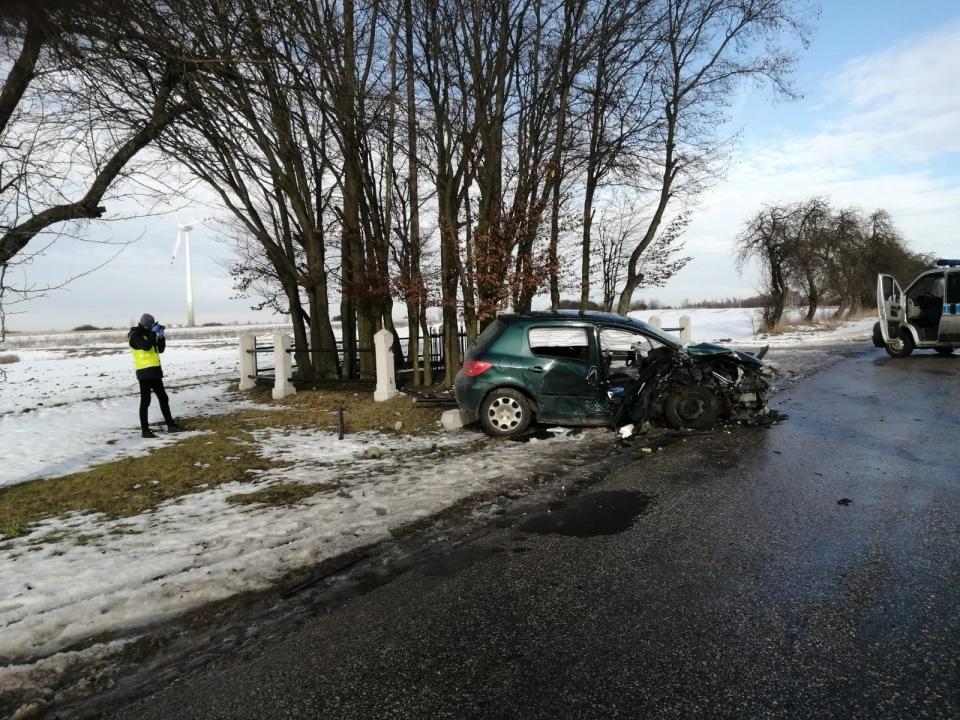 Wypadek w gminie Gidle. Kierowca był pijany. Jedna osoba trafiła do szpitala