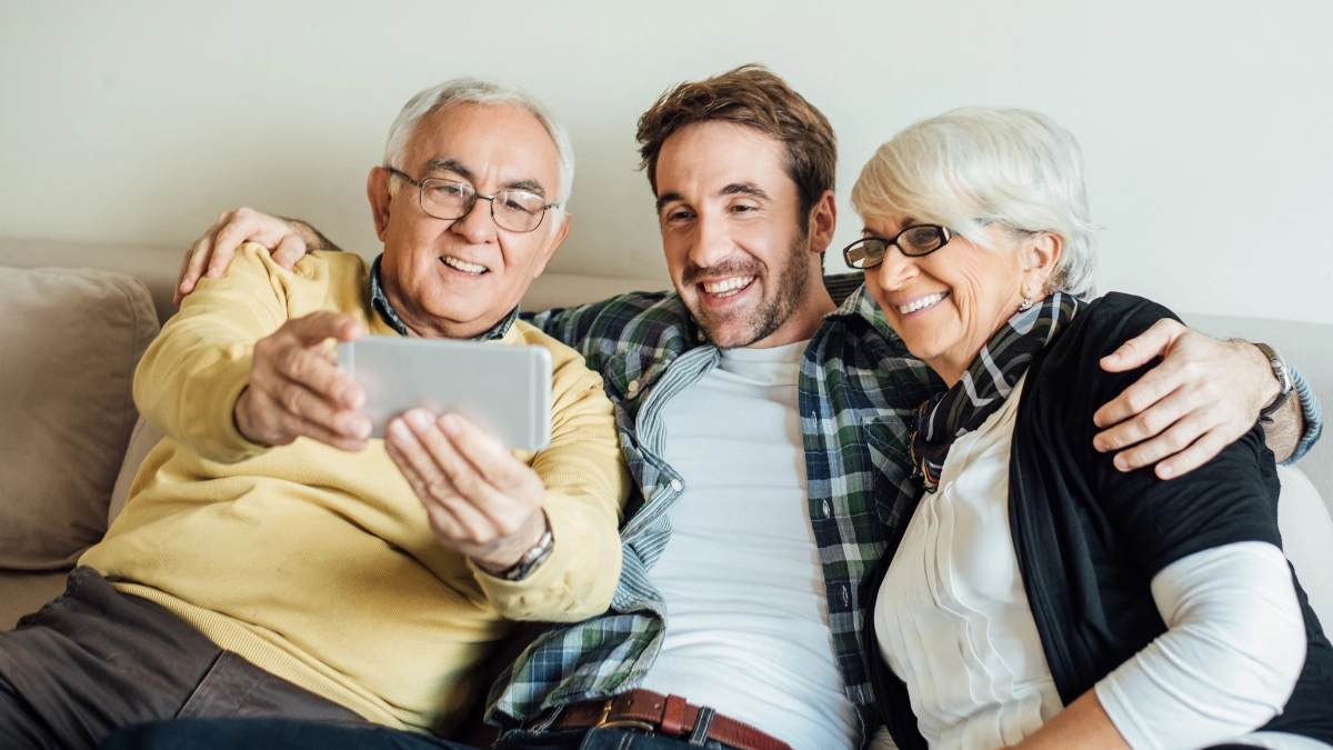 Pod jednym dachem z rodzicami. Gniazdownicy mają powody