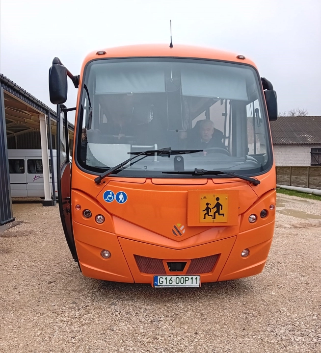 Uczniowie z gminy Ładzice będą podróżować nowym autobusem