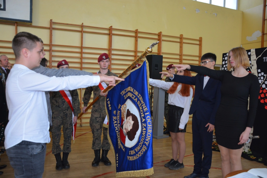 Uczniowie „drzewniaka” w Radomsku złożyli ślubowanie