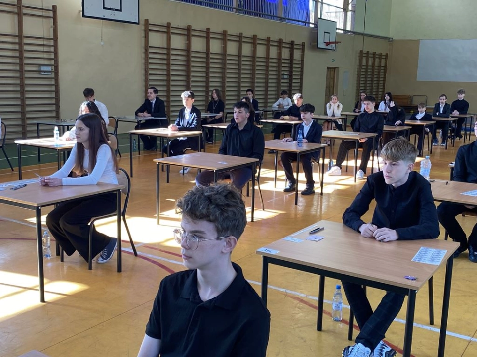 Matematyka najtrudniejsza, język obcy najmocniejszy. Wyniki egzaminów ósmoklasistów
