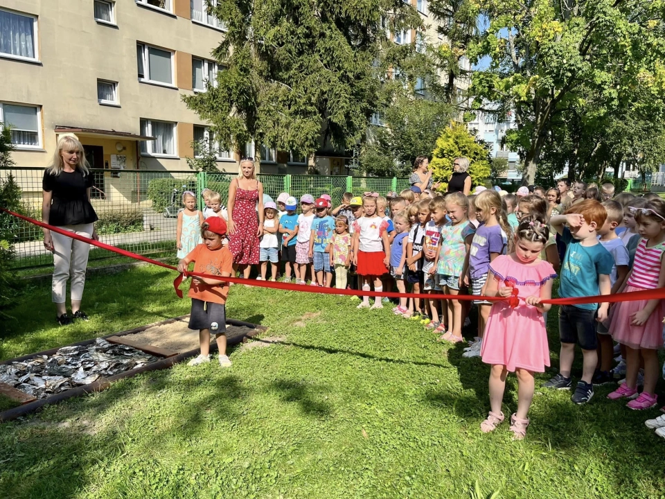 Publiczne Przedszkole nr 10 w Radomsku wzbogaciło się o ścieżkę sensoryczną