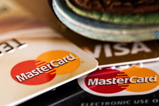 Czy kredyt gotówkowy jest droższy od samochodowego?