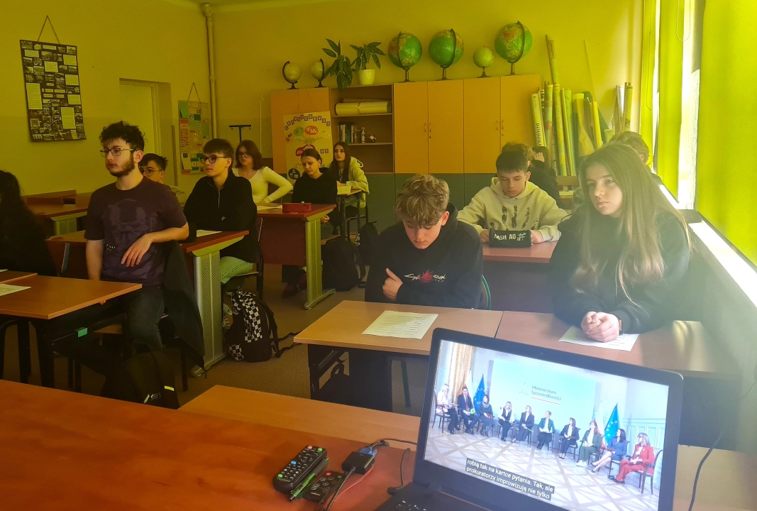 Dzień Edukacji Prawnej. Lekcja o prawie w praktyce w ZS-P w Dobryszycach