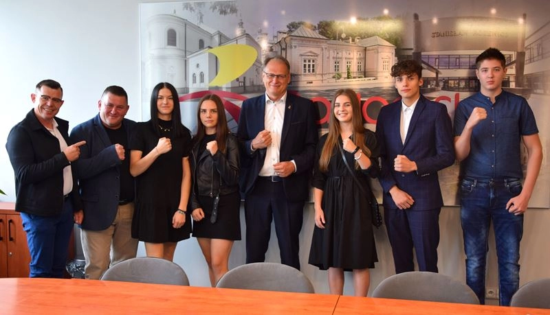 Młodzi bokserzy z wizytą u prezydenta Radomska