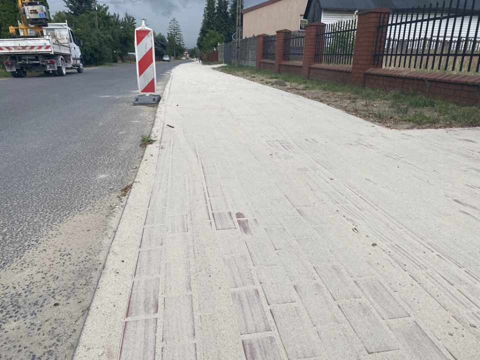 Nowy chodnik na Św. Rocha. Prace nadal trwają