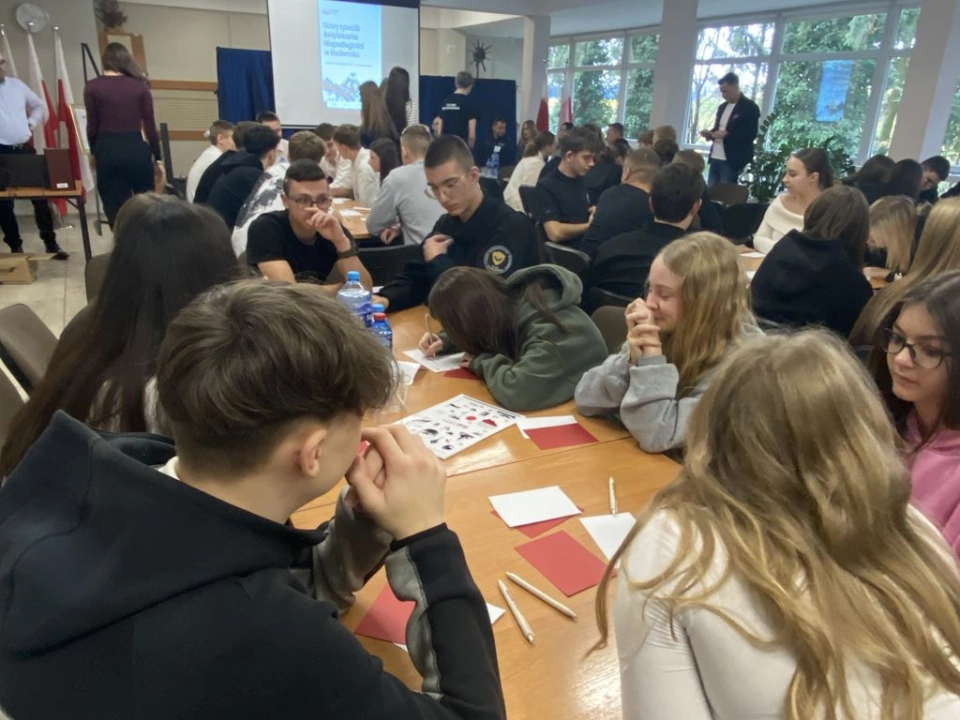 Edukacja obywatelska w „Mechaniku”. Dyskusje o czytelnictwie, stresie i uzależnieniach