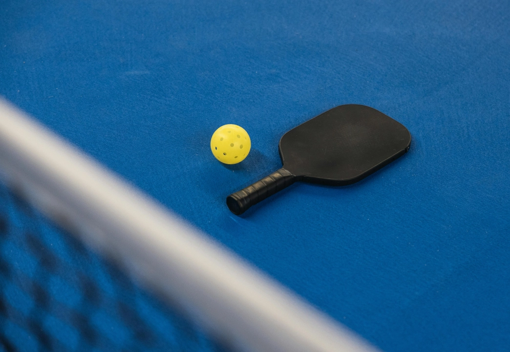 Czym jest pickleball? Jakie są podstawowe zasady gry?