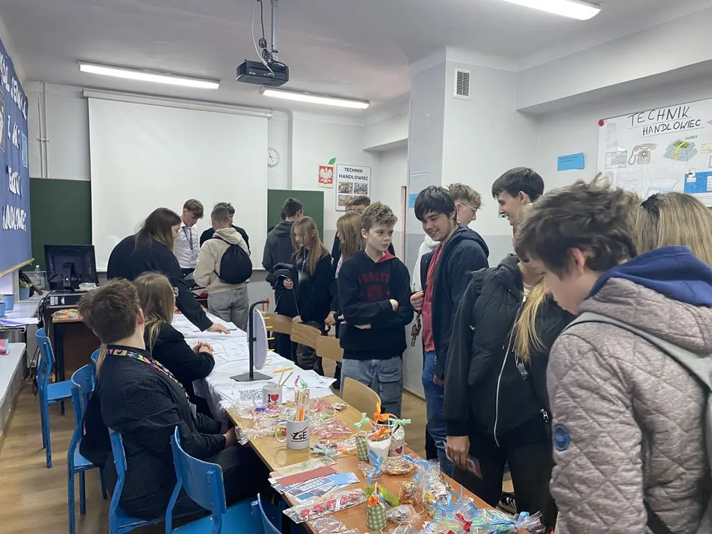 Hotelarstwo, rachunkowość i zagraniczne praktyki. ZSE zaprosiło ósmoklasistów