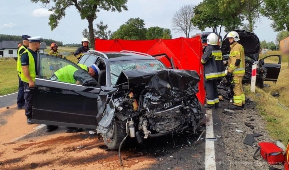 Są zarzuty dla sprawcy śmiertelnego wypadku w Kodrębie. Będzie wniosek o areszt. Kierowca miał dożywotni zakaz prowadzenia pojazdów