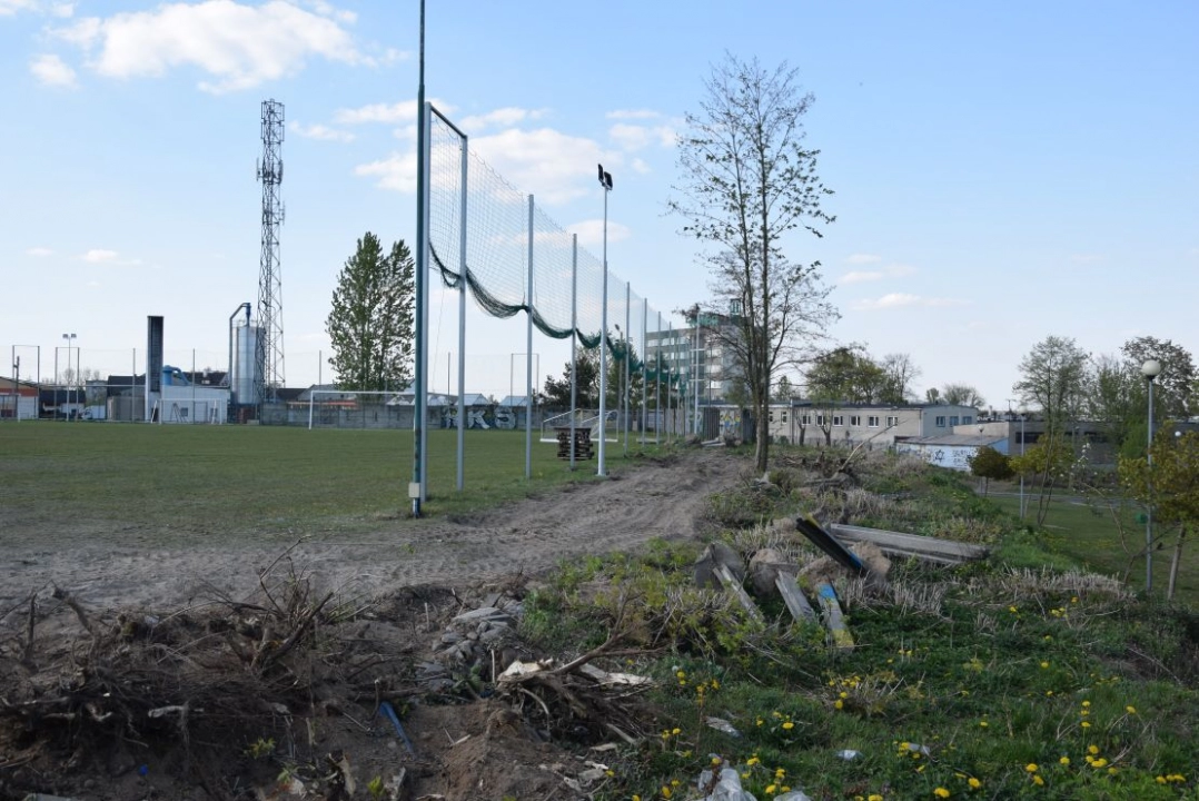 Wymiana ogrodzenia na miejskim stadionie w Radomsku