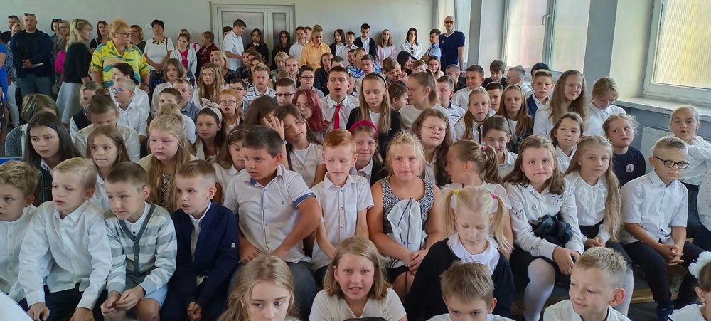 Uczniowie wrócili do szkół. Rozpoczęcie roku w PSP nr 3 w Radomsku