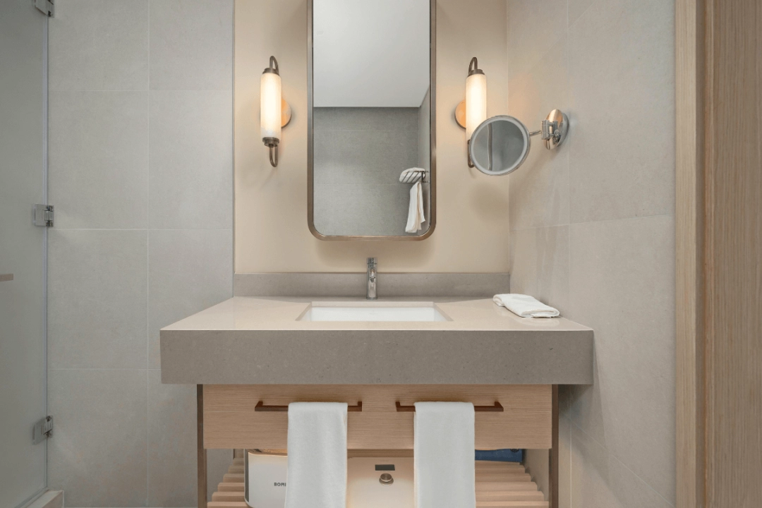 6 pomysłów na efektowne aranżacje z lustrem do łazienki