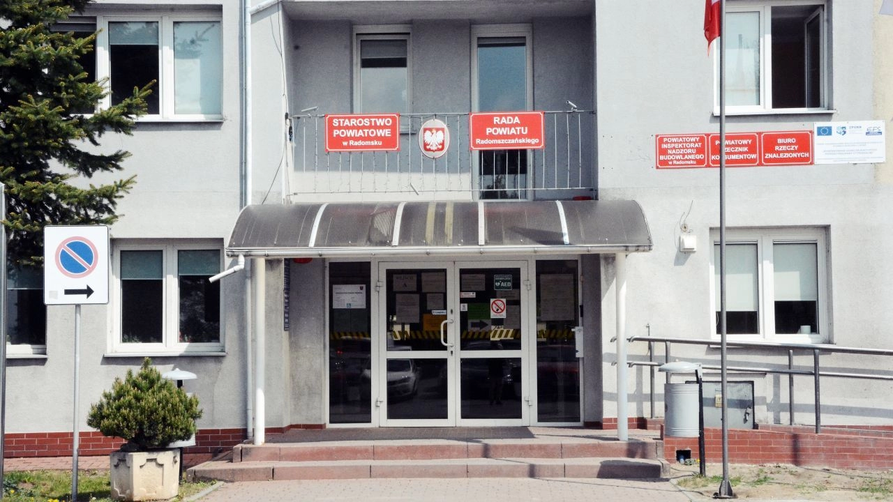 Władze powiatu radomszczańskiego proszą o ograniczenie wizyt w urzędzie