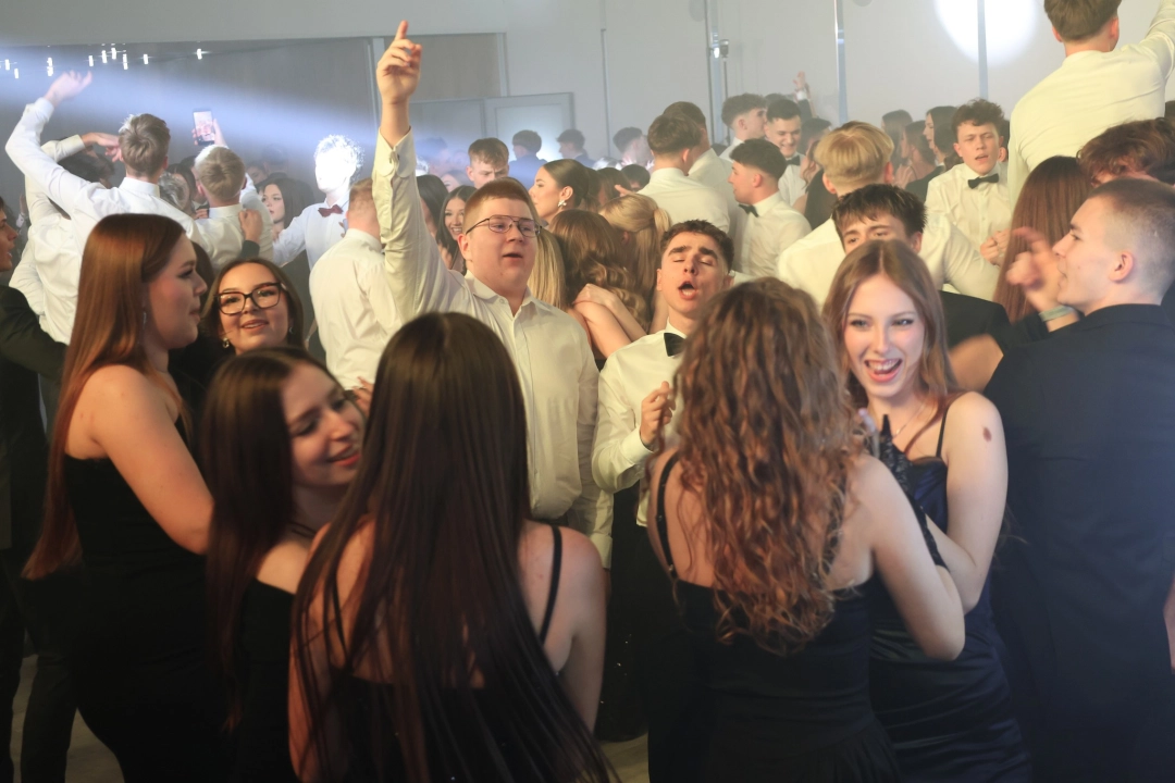 Studniówka I LO w Radomsku. Zaczęło się odliczanie do matury