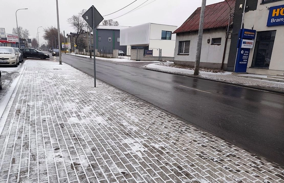 Ślisko na drogach i chodnikach. Ostrzeżenia IMGW dla większości kraju