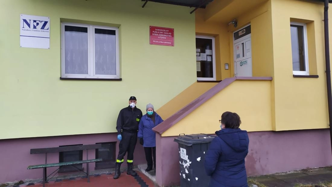 Na szczepienia dowożą strażacy z OSP z powiatu radomszczańskiego