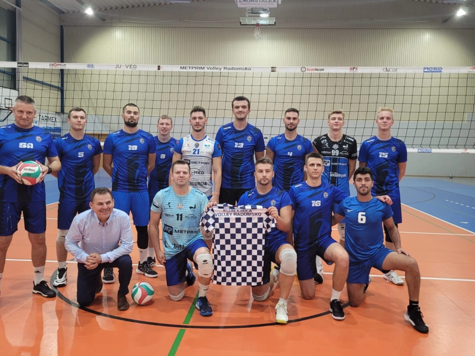 Licytacja piłki i koszulki Volley Radomsko na rzecz powodzian