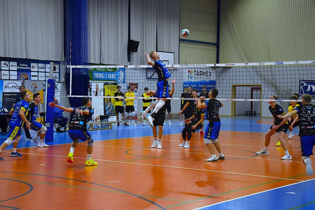 Emocje na parkiecie. METPRIM Volley Radomsko zwycięża ze Skrą II Bełchatów