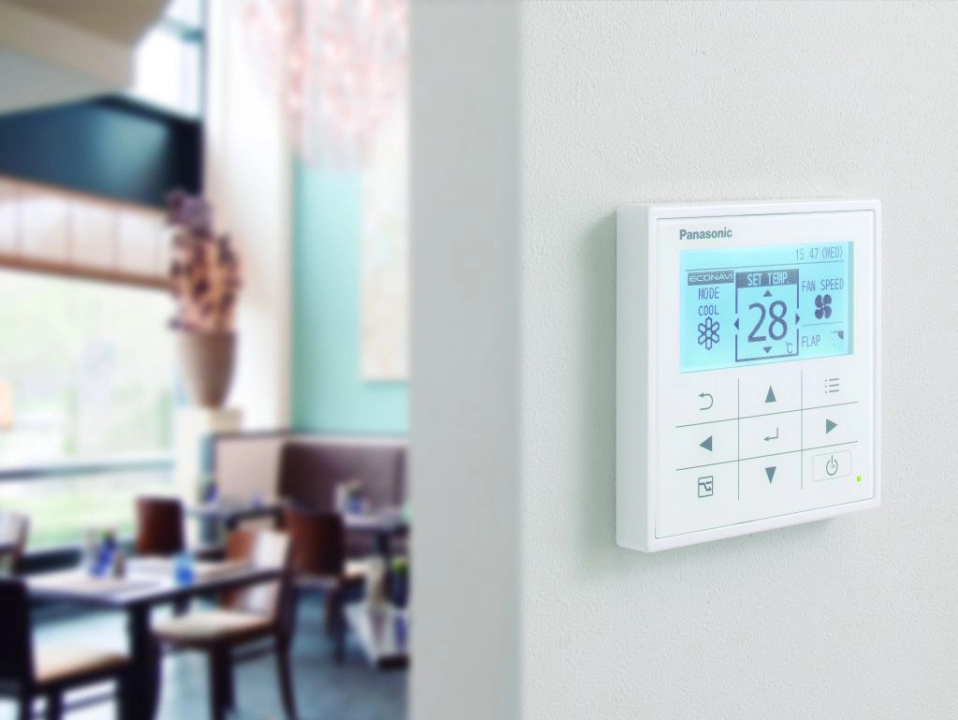 Jak dobrać odpowiedni system zarządzania temperaturą w nowoczesnym domu?