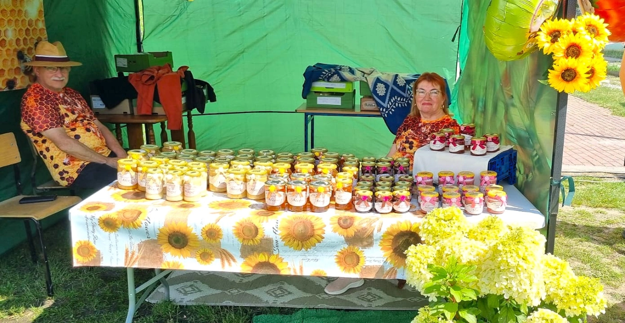 Słodka zabawa z miodem w Gomunicach